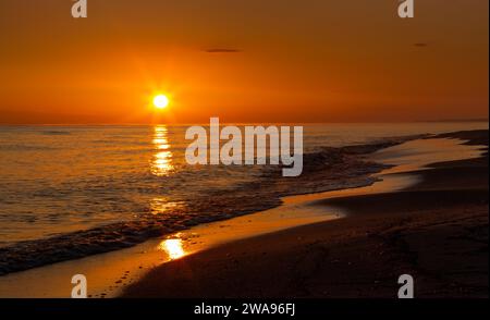 Alba sul Mar Baltico. Sztutowo, Polonia, Europa Foto Stock