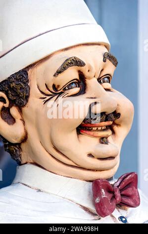 Figura, plastica, ritratto di un cuoco di fronte a un ristorante, città vecchia, celle, bassa Sassonia, Germania, Europa Foto Stock
