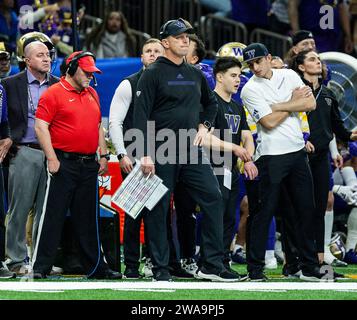 01 gennaio 2024 il capo-allenatore di New Orleans LA U.S.A. Washington Kalen DeBoer a bordo campo durante la partita di football della semifinale NCAA Allstate Sugar Bowl tra Washington Huskies e i Texas Longhorns. Washington batté il Texas 37-31 al Caesars Superdome di New Orleans, LA Thurman James/CSM Foto Stock