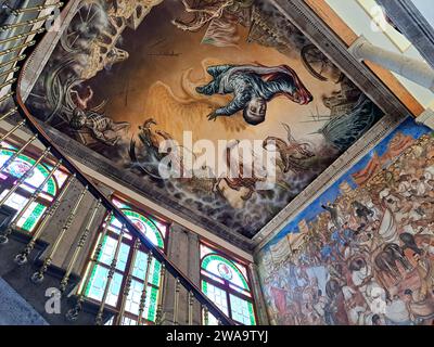 Città del Messico, Messico - 9 agosto 2023: Murale l'intervento nordamericano in onore degli eroi dei bambini sul soffitto dell'ingresso Foto Stock