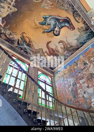 Città del Messico, Messico - 9 agosto 2023: Murale l'intervento nordamericano in onore degli eroi dei bambini sul soffitto dell'ingresso Foto Stock