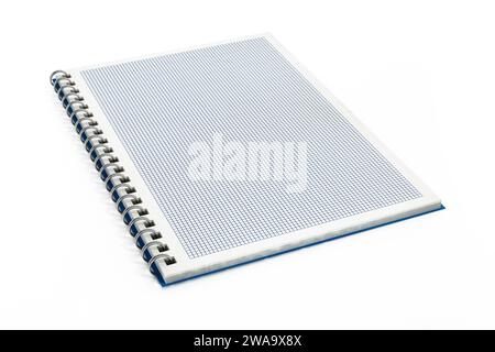 Blocco note a griglia isolato su sfondo bianco. Illustrazione 3D. Foto Stock