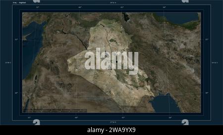 L'Iraq è stato evidenziato su una mappa satellitare ad alta risoluzione con la capitale del paese, la griglia cartografica, la scala della distanza e le coordinate di confine della mappa Foto Stock