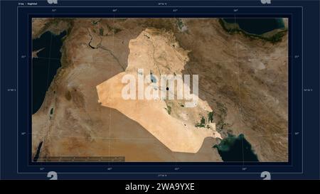 L'Iraq è stato evidenziato su una mappa satellitare a bassa risoluzione con la capitale del paese, la griglia cartografica, la scala della distanza e le coordinate di confine della mappa Foto Stock