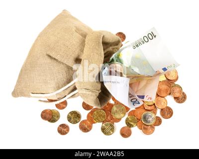 Moneybag con le banconote e le monete in euro su sfondo bianco Foto Stock