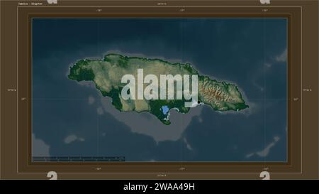 La Giamaica è evidenziata su una mappa colorata di elevazione con mappa di laghi e fiumi con la capitale del paese, la griglia cartografica, la scala di distanza e la mappa b Foto Stock