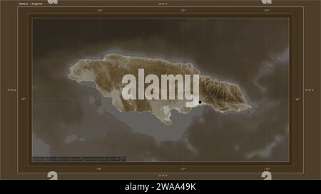 Giamaica evidenziata su una mappa di elevazione colorata in tonalità seppia con mappa di laghi e fiumi con la capitale del paese, la griglia cartografica e la distanza Foto Stock