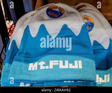 MERCHANDISING DEI PRODOTTI MOUNT FUJI IN GIAPPONE Foto Stock