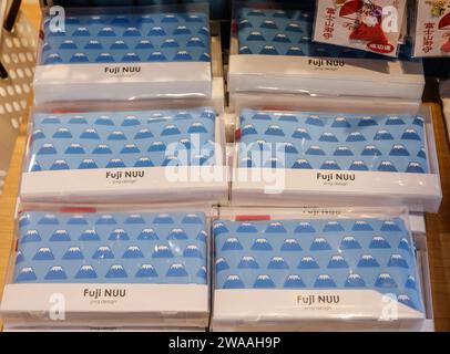 MERCHANDISING DEI PRODOTTI MOUNT FUJI IN GIAPPONE Foto Stock