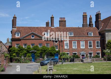 Un vecchio edificio della Cattedrale di Salisbury nel Wiltshire nel Regno Unito Foto Stock