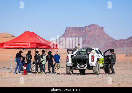 218 HAN Wei (chn), ma li (chn), Hanwei Motorsport Team, HW2024 foderato rosso, FIA Ultimate, durante l'esame amministrativo e tecnico della Dakar 2024 dal 3 al 4 gennaio 2024 ad al-Ula, Arabia Saudita - foto Florent Gooden / DPPI Foto Stock