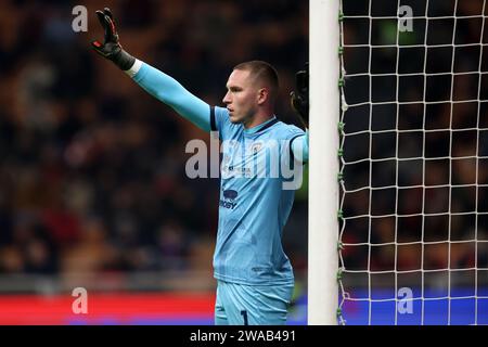 Milano, Italia. 2 gennaio 2024. Boris Radunovic del Cagliari calcio gestisce durante la partita di Coppa Italia tra AC Milan e Cagliari calcio allo Stadio Giuseppe Meazza il 2 gennaio 2024 a Milano. Crediti: Marco Canoniero/Alamy Live News Foto Stock