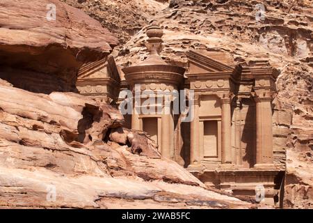 Un dettaglio della tomba del monastero di ad Deir a Petra, Giordania. Foto Stock