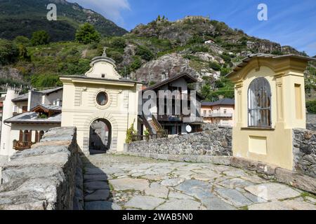 Pont Saint Martin, Italia - 17 settembre 2023: Vista sul villaggio di Pont Saint Martin sulla valle d'Aosta Foto Stock