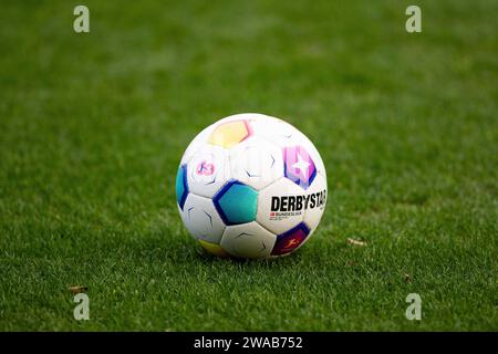 Koeln, Deutschland. 3 gennaio 2024. Spielball, Bundesliga, Saison 2023-2024. Derbster 1. FC K?ln, formazione 03.01.2024 credito: dpa/Alamy Live News Foto Stock