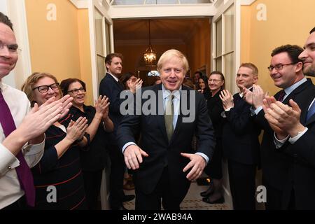 Immagine ©concessa in licenza a Parsons Media. 13/12/2019. Londra, Regno Unito. Boris Johnson vince le elezioni generali del 2019. Boris Johnson Election Night. Boris Johnson Election Night. Il primo ministro britannico Boris Johnson arriva al No10 dopo aver raggiunto la maggioranza generale nelle elezioni generali del 2019. Foto di Andrew Parsons / Parsons Media Foto Stock