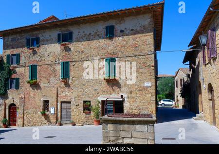 Passi nell antico borgo di Monticchiello, val d'Orcia, Val d'Orcia, Sito Patrimonio Mondiale dell'UNESCO, provincia di Siena, Toscana, Italia, Europa Foto Stock