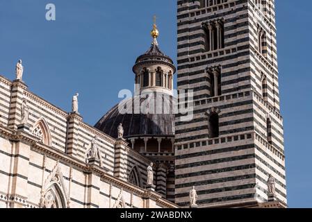 La cupola della famosa cattedrale di Siena Foto Stock