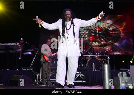 MIRAMAR, FLORIDA - DICEMBRE 31: Il cantante Roots Reggae Luciano, si esibisce dal vivo sul palco del Concerto di Capodanno 2024, ospitato dal Commissario della città di Miramar Maxwell B. Chambers al Miramar Regional Park Amphitheater il 31 dicembre 2023 a Miramar, Florida. (Foto di JL/Sipa USA) Foto Stock