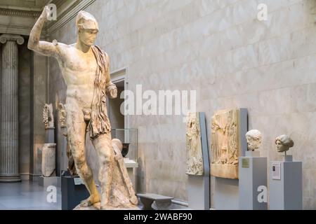 Statua in marmo del Guerriero ferito, Metropolitan Museum of Art, New York City, USA Foto Stock