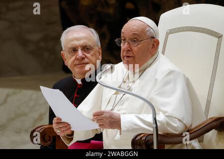 Città del Vaticano, città del Vaticano. 3 gennaio 2024. Papa Francesco partecipa alla sua udienza generale settimanale nella sala Paolo vi in Vaticano, il 3 gennaio 2024. Credito: Riccardo De Luca - Update Images/Alamy Live News Foto Stock