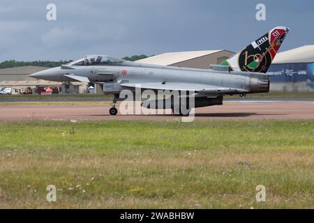 Festeggiando il 100° anniversario, arriva alla RAF Fairford per il RIAT un Eurofighter F2000 Typhoon dell'Aeronautica militare italiana del 311° gruppo volo Foto Stock