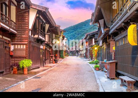 Narai-juku, Nagano, storica città postale giapponese lungo il percorso storico di Nakasendo al tramonto. Foto Stock