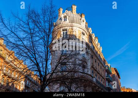 Facciata di un tipico edificio in rue de Metz a Tolosa in alta Garonna, Occitanie, Francia Foto Stock