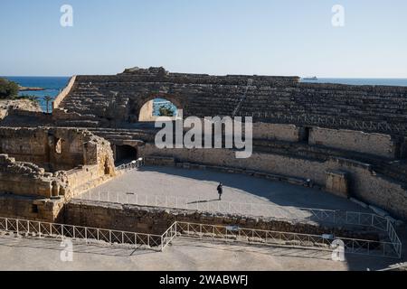 Tarragona, Spagna - 14 gennaio 2022: L'anfiteatro romano di Tarragona, Spagna, è un sito patrimonio culturale che rappresenta gli antichi traditi romani Foto Stock