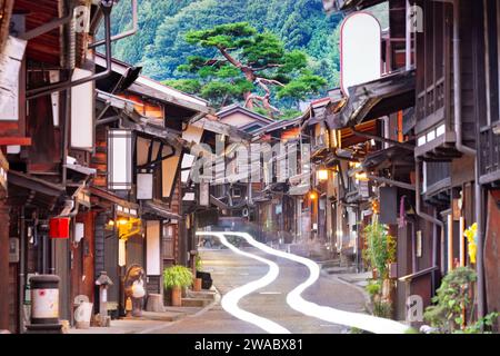 Narai-juku, Nagano, storica città postale giapponese lungo il percorso storico di Nakasendo al tramonto. Foto Stock