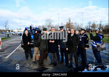 Neujahrsbesuch - Innenminister Armin Schuster informiert sich an der Grenze über die Kontrollen, Bundespolizeiinspektion Ludwigsdorf, an der Autobahn Foto Stock