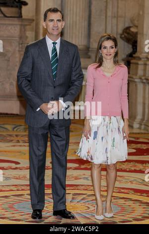 Madrid, Stati Uniti d'America. 17 luglio 2014. MADRID, SPAGNA - 17 LUGLIO: Re Felipe vi di Spagna e la regina Letizia di Spagna ricevono i partecipanti "Becas Europa" al Palazzo reale il 17 luglio 2014 a Madrid, Spagna. Gente: Re Felipe vi di Spagna, regina Letizia di Spagna Credit: Storms Media Group/Alamy Live News Foto Stock