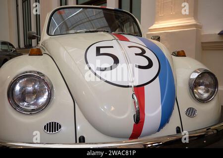 Volkswagen Beetle "Herbie" al museo dell'automobile di Málaga, Spagna. Foto Stock