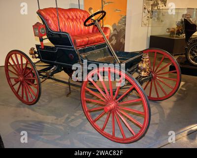 Vincitore del 1898, uno dei primi veicoli al museo atuomobile di Málaga, Spagna. Foto Stock