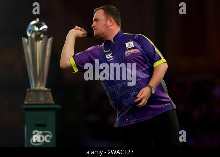 Alexandra Palace, Londra, Regno Unito. 3 gennaio 2024. 2023/24 PDC Paddy Power World Darts Championships Day 16, finale; Luke Littler in azione durante il suo match contro Luke Humphries Credit: Action Plus Sports/Alamy Live News Foto Stock