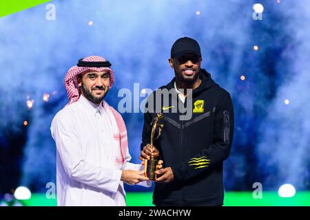 Jeddah, Arabia Saudita. 22 dicembre 2023. King Abdullah Sports City Jeddah, Arabia Saudita - 22 dicembre: il principe Abd al-Aziz bin Turki al Faisal presenta il FIFA Fair Play Award a un rappresentante di al Ittihad durante la finale della Coppa del mondo per club FIFA tra Manchester City e Fluminense al King Abdullah Sports City il 22 dicembre 2023 a Jeddah, Arabia Saudita. (Foto di Sport Press Photo) (Marcio Machado/Eurasia Sport Images/SPP) credito: SPP Sport Press Photo. /Alamy Live News Foto Stock