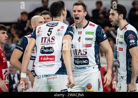 Trento, Italia. 3 gennaio 2024. Esaltazione di Jan Kozamernik - Itas Trentino durante Itas Trentino vs Rana Verona, partita della Coppa Italia maschile di pallavolo a Trento, Italia, 03 gennaio 2024 crediti: Agenzia fotografica indipendente/Alamy Live News Foto Stock