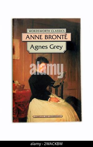 Anne Bronte - copertina del libro Agnes Grey su sfondo bianco. Configurazione studio. Dicembre 2023 Foto Stock