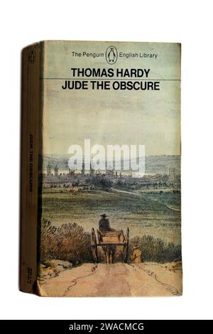 Jude l'oscuro di Thomas Hardy. Libro usato su sfondo bianco. Configurazione studio. Dicembre 2023 Foto Stock