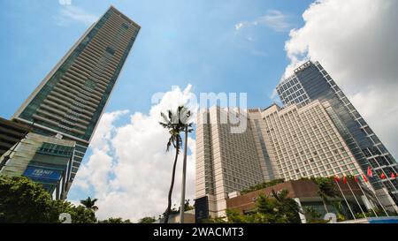 Giacarta, Indonesia - 15 gennaio 2019: Le strade e i grattacieli della metropoli e capitale dell'Indonesia. Foto Stock