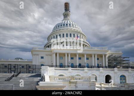Il Campidoglio DEGLI STATI UNITI, costruito in stile neoclassico del XIX secolo, ospita il Senato e il Congresso ed è una popolare destinazione turistica a Washington DC Foto Stock