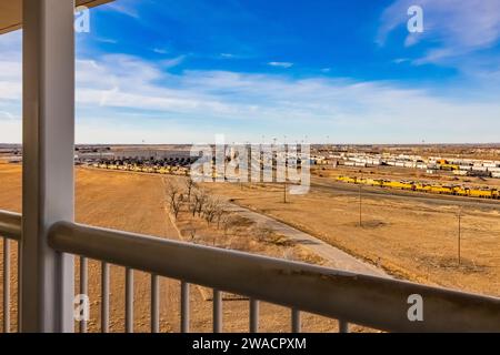 Piattaforma panoramica presso la Golden Spike Tower a Bailey Yard, il più grande cantiere di classificazione ferroviaria del mondo, Union Pacific Railroad, North Platte, Nebraska, U Foto Stock