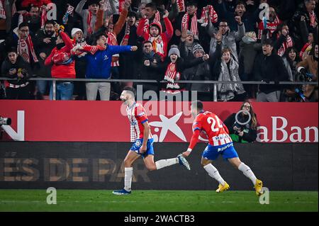 Girona, Spagna. 3 gennaio 2024. Ivan Martin (Girona FC) festeggia dopo aver segnato il gol della sua squadra con i compagni di squadra durante una partita di la Liga EA Sports tra Girona FC e Atletico de Madrid all'Estadio Municipal de Montilivi, a Girona, in Spagna, il 4 gennaio 2024. (Foto/Felipe Mondino) credito: Agenzia fotografica indipendente/Alamy Live News Foto Stock