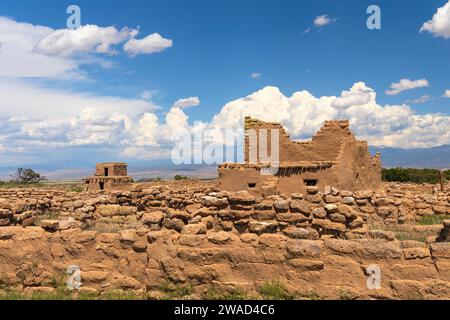 USA, New Mexico, Espanola, Puye Cliffs, Ruins of Puye Cliff Dwellings nelle giornate di sole Foto Stock