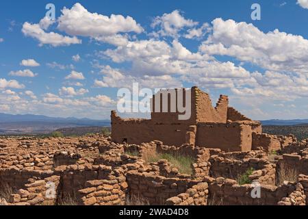 USA, New Mexico, Espanola, Puye Cliffs, Ruins of Puye Cliff Dwellings nelle giornate di sole Foto Stock