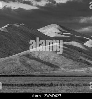 USA, Idaho, Bellevue, colline illuminate dalla luce del sole del pomeriggio Foto Stock