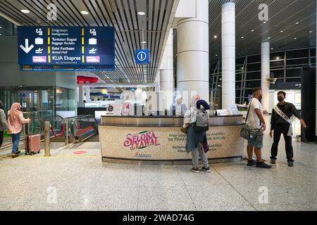 KUALA LUMPUR, MALESIA - CIRCA MAGGIO 2023: Foto dell'interno dell'aeroporto internazionale di Kuala Lumpur. Foto Stock