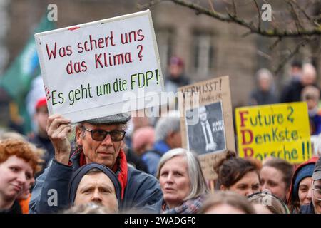 Venerdì per la futura dimostrazione presso il Ministero federale dei trasporti per il rispetto degli obiettivi climatici, Berlino, 31 marzo 2023 Foto Stock