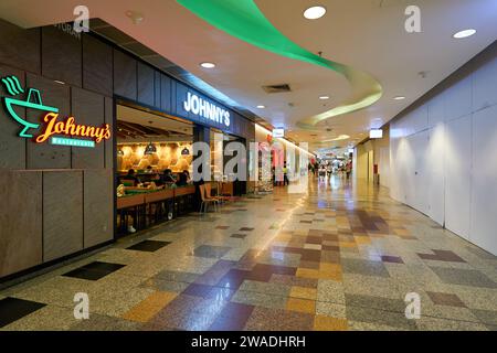 KUALA LUMPUR, MALESIA - 26 MAGGIO 2023: Ingresso al ristorante Johnny's a Berjaya Times Square Kuala Lumpur. Foto Stock