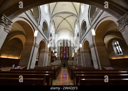 Grossmunster o chiesa di Grossmünster all'interno della città vecchia di Zurigo, Svizzera Foto Stock